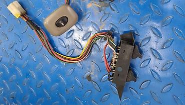 PREKIDACI ELEKTRO PODIZACA ZA NISSAN TERRANO OD 1993. DO 2003. GOD na lalafo.rs PREKIDACI ELEKTRO PODIZACA ZA NISSAN TERRANO OD 1993. DO 2003. GOD