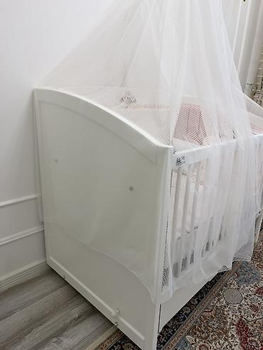 Beşiklər: Qız üçün, Yeni, Dördbucaq, Beşik, Dəstsiz, Matras ilə, Yellənmə mexanizmi ilə — 3