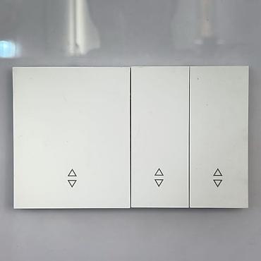quantum board: Сенсорный настенный выключатель с тремя независимыми клавишами - Тип — 1