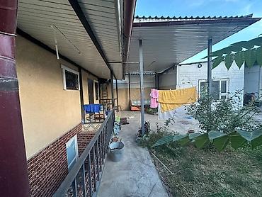 Два дома на одном участке. 5,7 сот. - Трехэтажный жилой дом с