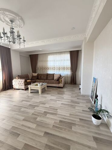 Uzunmüddətli kirayə mənzillər: 28 may metrosu 10cu mertebe 3 otag 120m2 Esyali Komendant daxil — 2