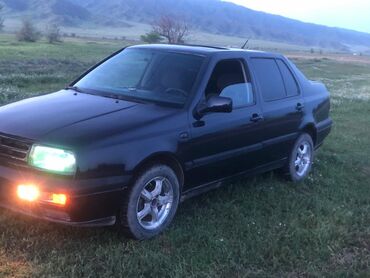 Volkswagen: Volkswagen Vento: 1993 г., 1.8 л, Механика, Бензин, Седан