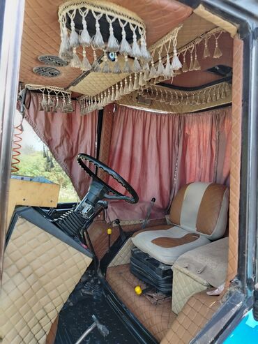 Traktorlar: Belarus traktor – mavi/qara gövdə, ön və arxa iri aqrar təkərlər — 9