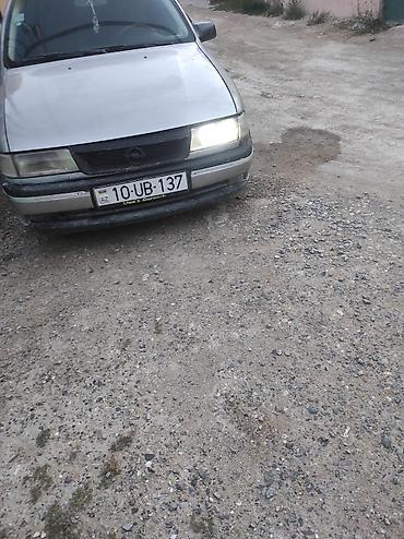 opel corsa b: Opel Vectra sedan - Model: Opel Vectra A - Korpus: sedan, gümüşü rəng — 3