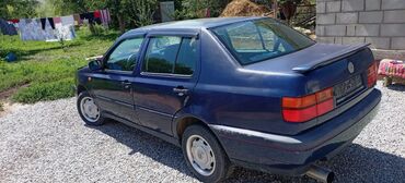 фит сатам: Volkswagen Vento: 1993 г., 2 л, Механика, Бензин, Седан