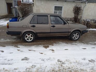 Volkswagen Jetta: 1988 г., 1.8 л, Механика, Бензин, Седан