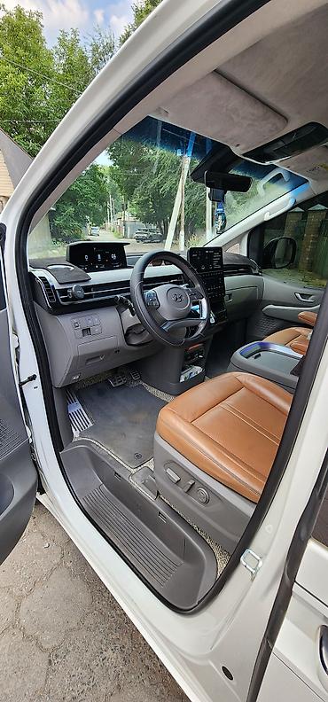 места: Hyundai Staria: 2021 г., 3.5 л, Автомат, Газ, Минивэн — 10