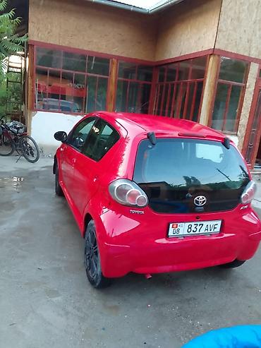 Унаа сатуу: Toyota Aygo: 2009 г., 1 л, Кол менен иштөөчү, Бензин, Хетчбек — 2