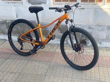 28 lik velosipedler: Dağ velosipedi Trek, 28", sürətlərin sayı: 22