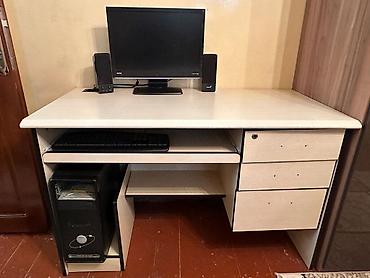 komputer setup: Düz masa, Polkalı, Siyirməli, Sadə laminat — 3
