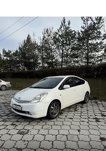 Toyota: Toyota Ist: 2004 г., Гибрид, Хэтчбэк — 3