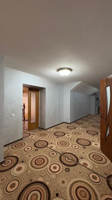 Долгосрочная аренда домов: 670 м², 8 комнат — 12