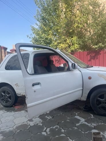 набор инструментов force: Предлагается к продаже автомобиль Nissan Micra K11 белого цвета