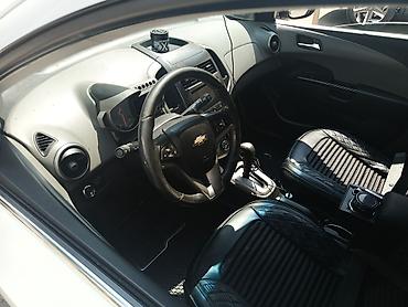 chevralet aveo: Chevrolet Aveo hatchback – ağ rəng - Kuzov: 5 qapılı hatchback, ağ — 6