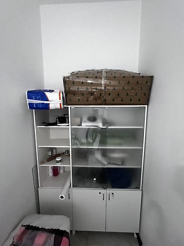 Ağ rəngli modul vitrin/dolap - Material: laminat gövdə, metal