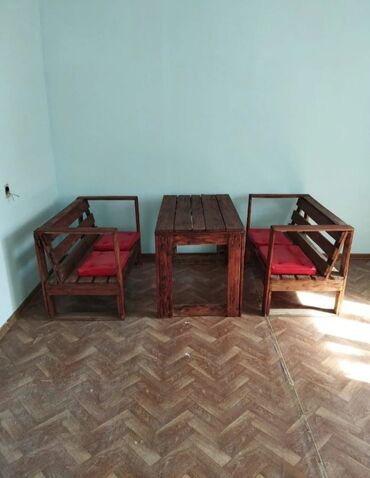 новые диван: Продаю мебель из паллет в отличном состоянии. Есть 3 комплекта