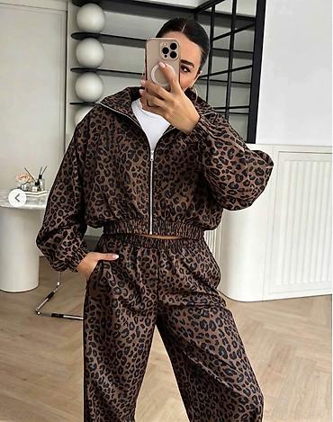 tedy duks: 08. Komplet trenerka
Animal print
4.000 dinara H — 2