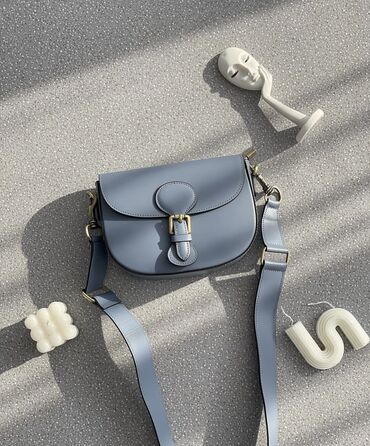 элегантная сумка: Элегантная кросс боди сумочка из гладкой натуральной кожи - идеальный