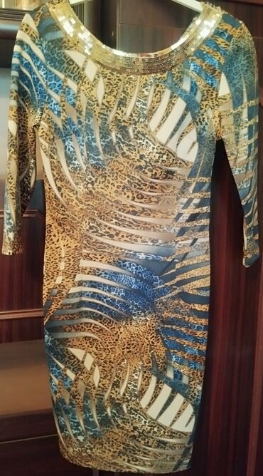 женские шапки из чернобурки: Leopard printli qadın mini donu, uzun qollu və yuxarı hissəsində metal