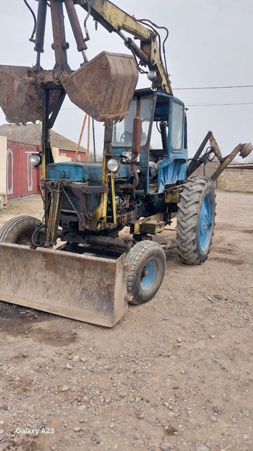 Ekskavatorlar: Universal ekskavator-yükləyici traktor - Ön bıçaq (dozer) və arxa — 1