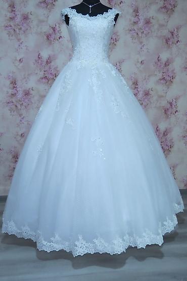 Свадебные платья: 1. Размер 42-44-46. Цена 3000. 2. Размер 40-42-44. Цена 3000. 3 — 7