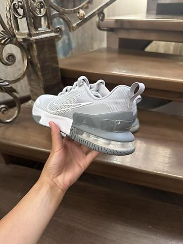 Эркектердин кроссовкасы, 42, Nike, Жаңы, түсү - Боз, Өзү алып кетүү lalafo.kg да — 4 Эркектердин кроссовкасы, 42, Nike, Жаңы, түсү - Боз, Өзү алып кетүү — 4