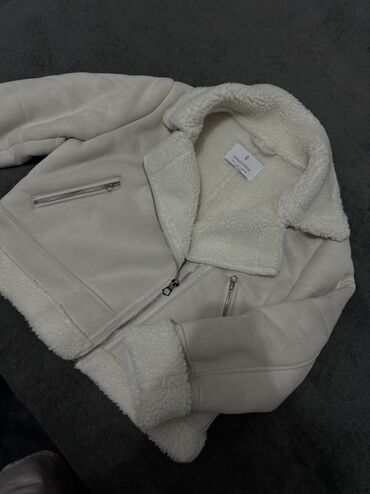 qadın jaketləri: Zamşa kurtka, Stradivarius, M, L