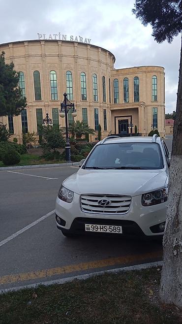 eco spirt: Hyundai Santa Fe – ağ rəngli, 4WD krossover/SUV. Əsas xüsusiyyətlər — 4