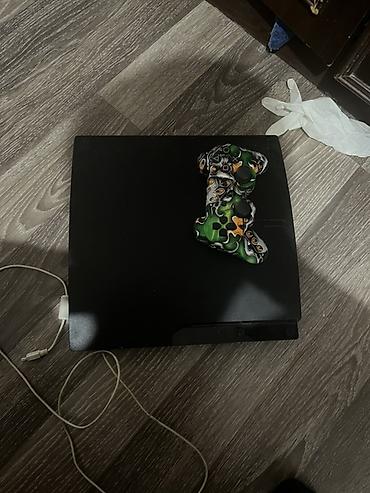 tecno slim: PlayStation 3 Slim oyun konsolu. Dəstə aşağıdakılar daxildir: - PS3 — 2