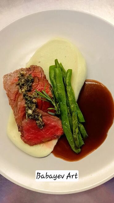 Aşpazlar: Hamburqer ustası, 24 yaş, 6 ildən artıq təcrübə — 30