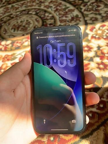 se iphone: Смартфон Apple iPhone с цвете с плоскими гранями корпуса и экраном с — 3