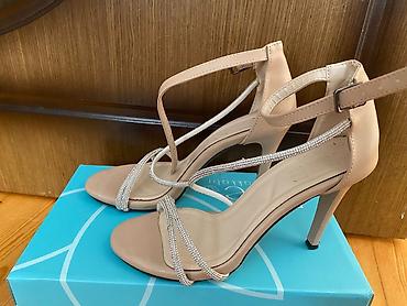 Босоножки, сандалии, шлепанцы: Bej rəngli daşlı sandal – 37 razmer, 1 dəfə geyinilib, qiymət: 10₼ — 1