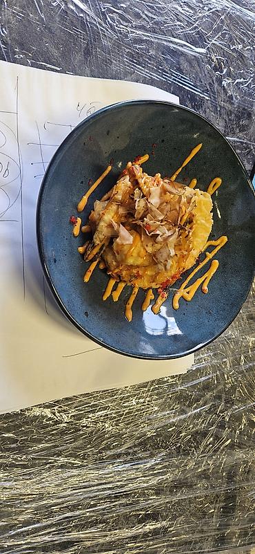 Готовые блюда, кулинария: Ассортимент японской кухни - Нигири и гунканы: лосось, тунец — 10