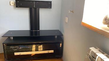 Şüşə və metal konstruksiyalı TV stendi - Qara şüşə üst səth və möhkəm lalafo.az -da Şüşə və metal konstruksiyalı TV stendi - Qara şüşə üst səth və möhkəm