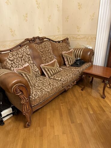 Qonaq otağı dəstləri: Klassik üslubda qonaq otağı mebel dəsti Tərkibi: - Uzunoval yemək — 3