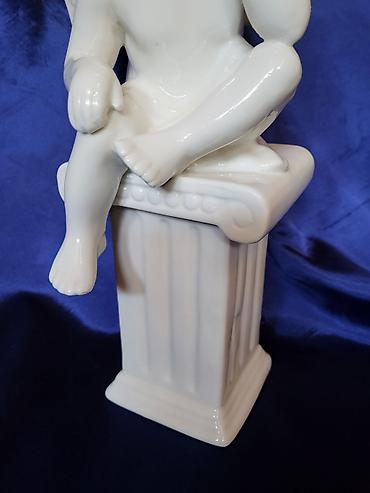 sintelon kula: Porcelanska veca,nova figura andjela ( heruvima ),na stubu. Nova — 7