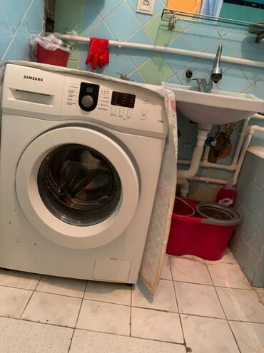 Uzunmüddətli kirayə mənzillər: 28 may metrosunun yaxınlığında tibb universitetinə yaxın 5 mertebeli — 2