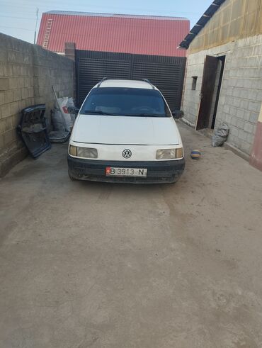 Volkswagen: Volkswagen Passat: 1989 г., 1.8 л, Механика, Бензин, Универсал