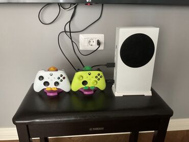 туалетный столик с зеркалом: İstifade edilmiş Xbox series S iki pult ile ve canta! WhatsApp ile