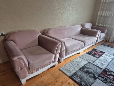 Kreslolar: Divan, 2 kreslo, Açılan
