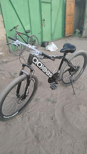 bicycle 29: İşlənmiş Şəhər velosipedi Adidas, 29", Ünvandan götürmə — 2