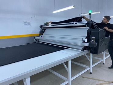 конвейерная: Полуавтоматическая машина для стелки ткани из любого материала Цена