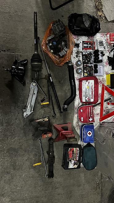 Другие автозапчасти: Большой набор автотоваров и запчастей (разные позиции) Состав по — 17