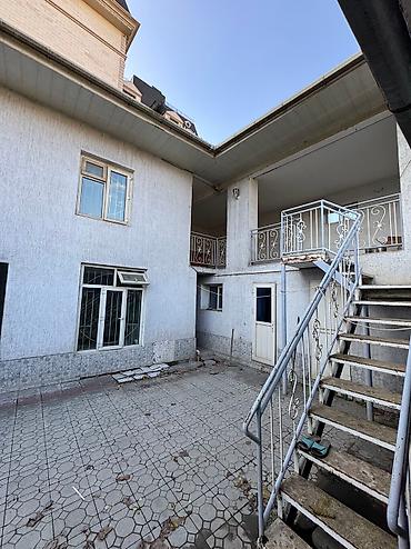 Продажа коттеджей и домов: Г.Ош продается дом, два этажа, 6 комнат, кухня. Во дворе имеется — 12