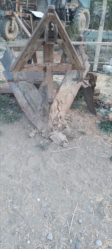 işlənmiş traktor: Traktor motor 10 l, İşlənmiş