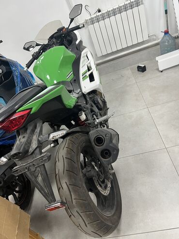 мотоциклетные шлемы: Спортбайк Kawasaki, 250 куб. см, Бензин, Чоңдор үчүн, Колдонулган