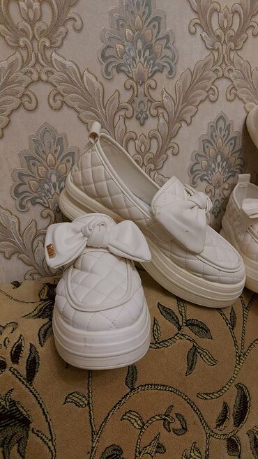Женская обувь: Домашние тапочки, цвет - Белый, Б/у