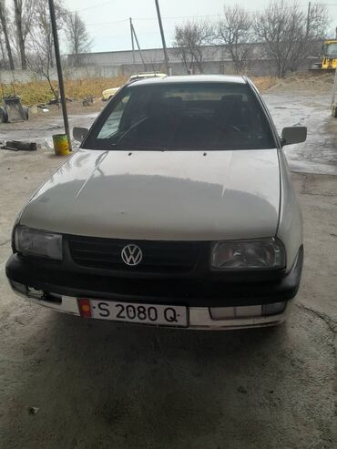 Volkswagen: Volkswagen Vento: 1995 г., 1.8 л, Механика, Бензин, Седан