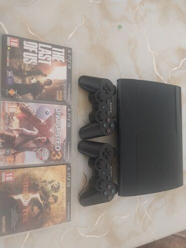 dişlər: PlayStation 3 Super Slim konsolu paketi Dəst tərkibi: - Sony