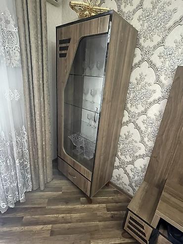 Şüşəli vitrin şkaf Material: MDF Təxmini ölçülər (şəkillərə əsasən)